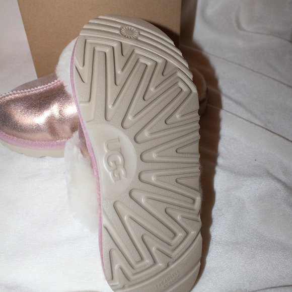 NIB UGG COZY PINK METALLIC PINK SLIP ON SLIDE SHEARLING SLIPPERS - Picture 6 of 7